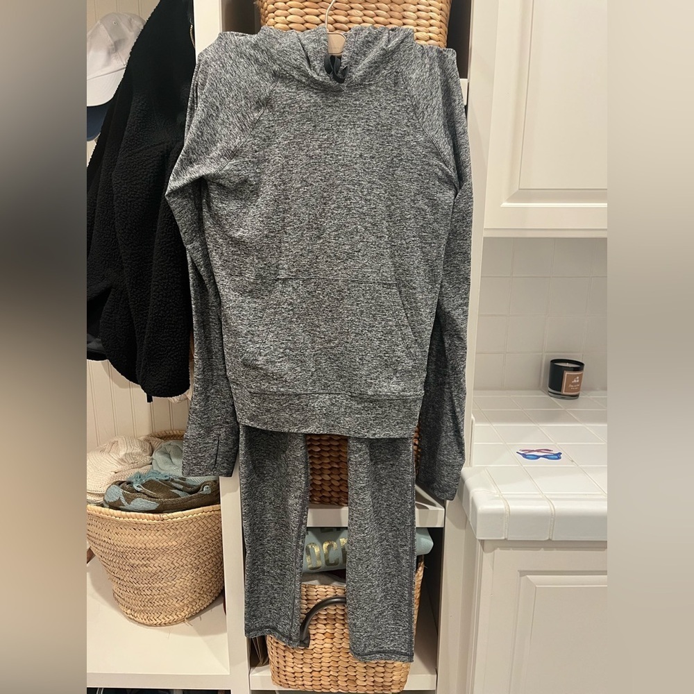 OUTDOOR VOICES SET OF SWEAT PANTS S AND HOODIE M